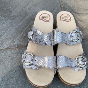 Dansko Sophie clog sandals size 39,  fits US size 8 and 8.5.